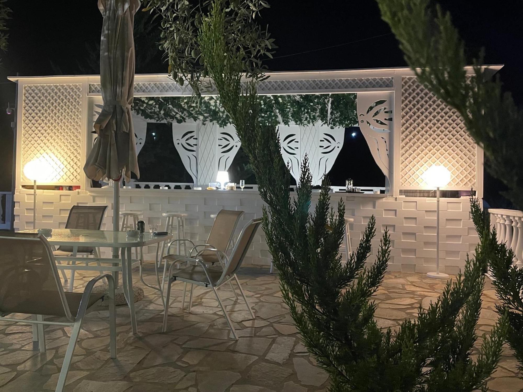 Hotel Valerios Kriopijí Kültér fotó